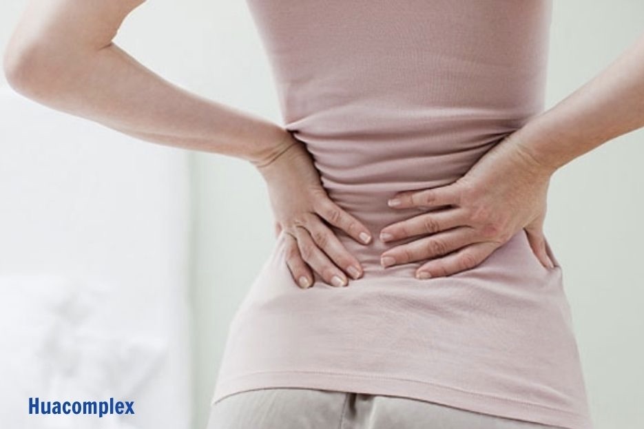 Cơn đau âm ỉ và tăng lên khi vận động Cơn đau âm ỉ và tăng lên khi vận động