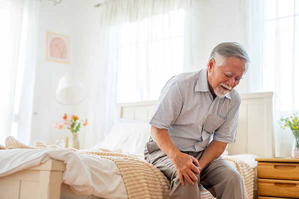 Hiện tượng cứng khớp kéo dài trên 1 giờ vào buổi sáng