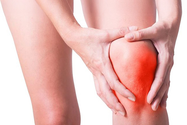Biểu hiện bệnh là tình trạng sưng đau một hay hai khớp gối kéo dài