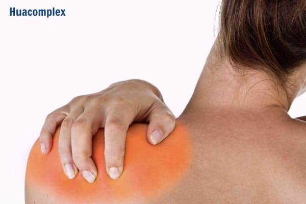 Đông cứng khớp vai gây khó khăn trong vận động, sinh hoạt hàng ngày