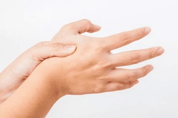 Ngón tay cò súng là tình trạng đau ảnh hưởng đến gân ở bàn tay