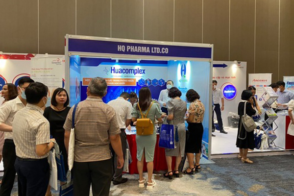 Gian hàng Huacomplex tại hội nghị khoa học