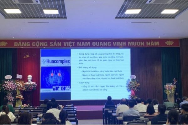 Huacomplex được PGS.TS Nguyễn Vĩnh Ngọc, Phó Chủ tịch Hội trường Thấp khớp học Hà Nội trình bày tại hội thảo