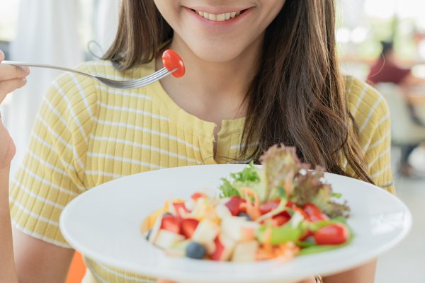 Ăn uống lành mạnh, giữ cân nặng hợp lý giảm trọng tải lên khớp gối Ăn uống lành mạnh, giữ cân nặng hợp lý giảm trọng tải lên khớp gối
