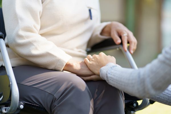 Thoái hoá khớp là nguyên nhân hàng đầu gây tàn phế kéo dài Thoái hoá khớp là nguyên nhân hàng đầu gây tàn phế kéo dài